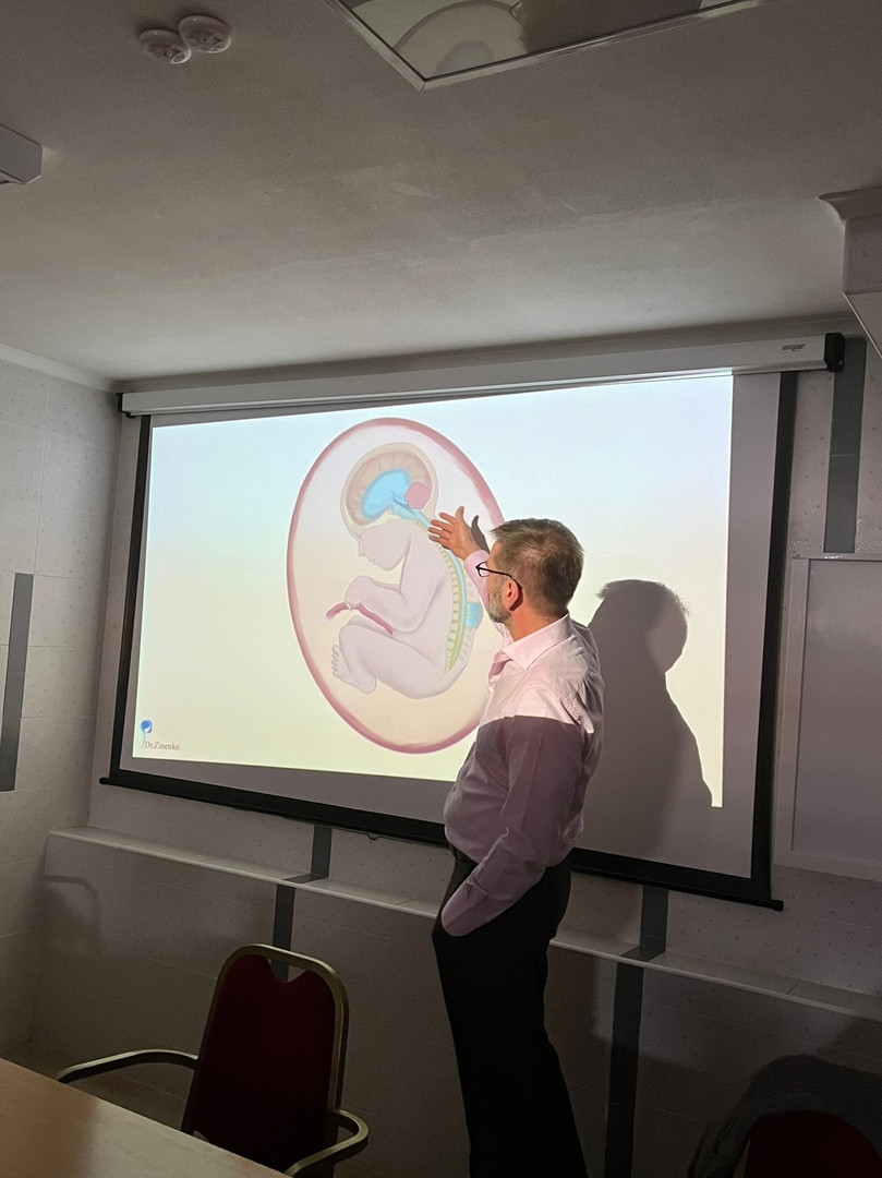 Трехдневный визит гениального нейрохирурга Дмитрия Зиненко на Донбасс1680613801