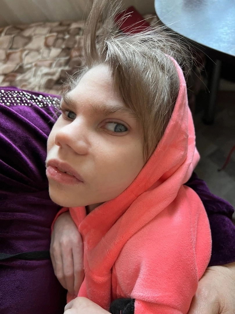 Бездонные глаза маленькой сироты, полные боли..1684497487