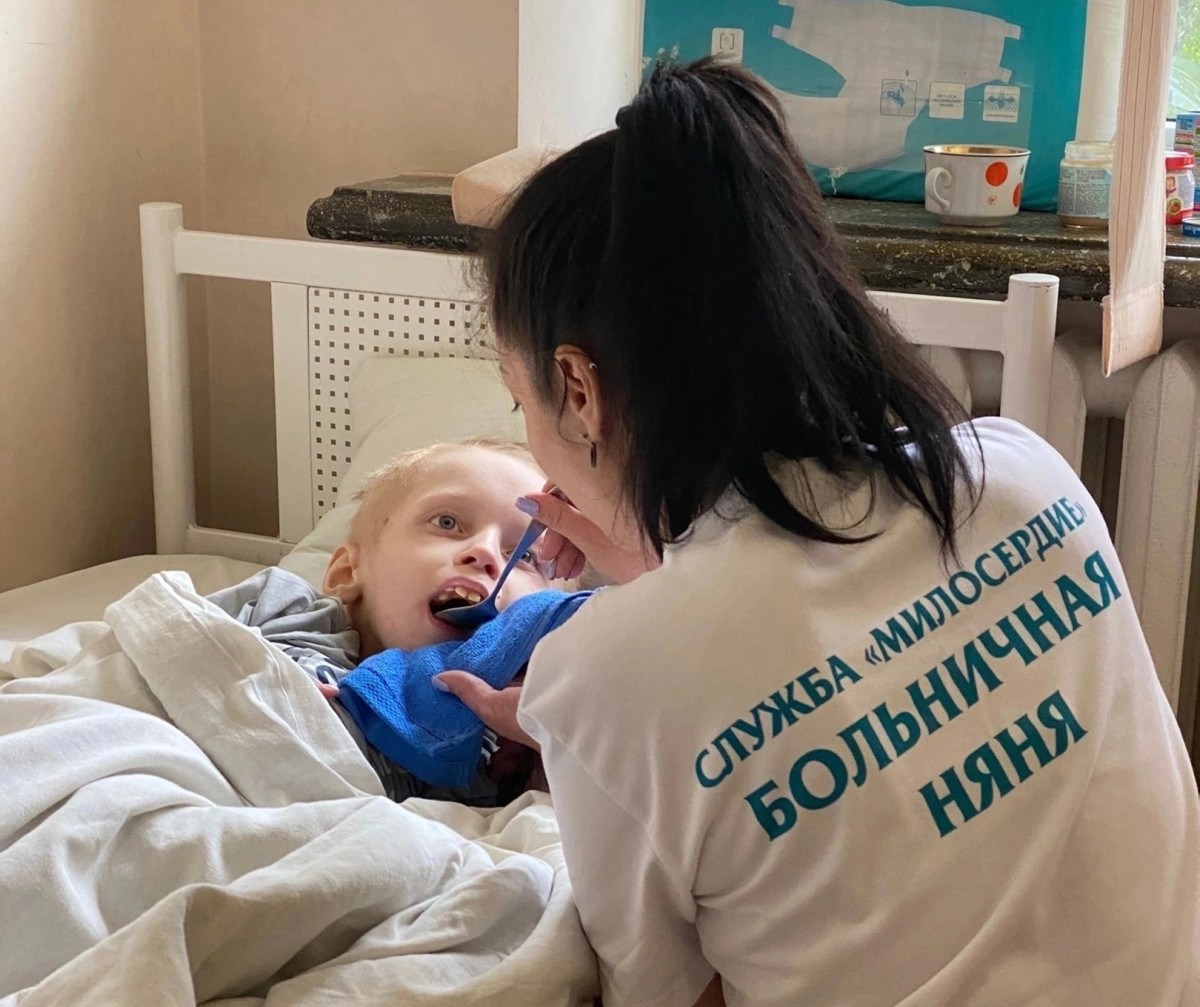 «Больничные няни для сирот» спасают от одиночества малышей из детских домов и интернатов.1693650061