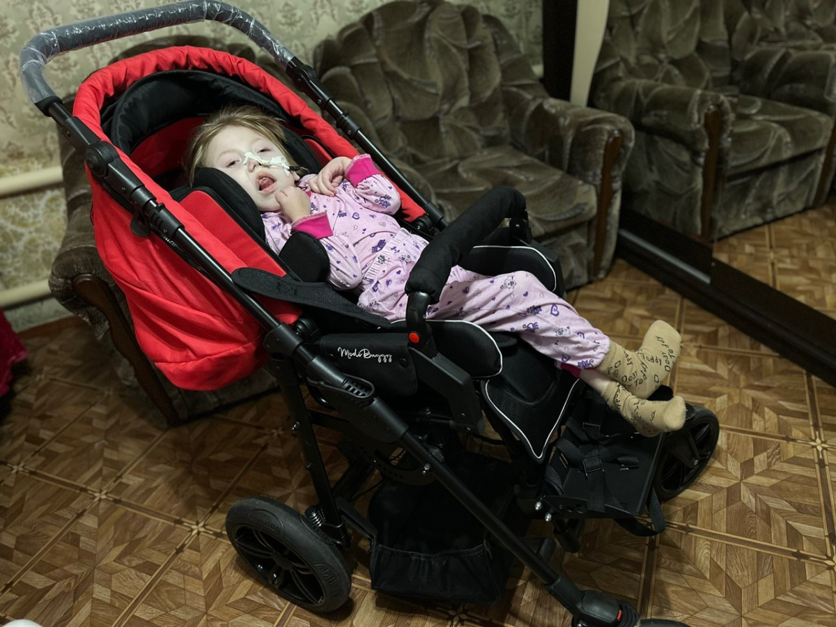 Благодаря вам у Карины Сухомлин появилась специализированная коляска1703669969