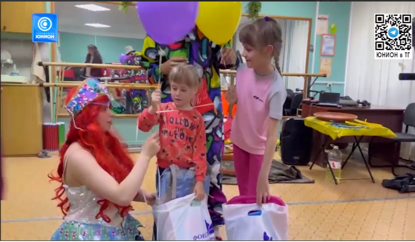 В Международный день защиты детей помогли нескольким больницам где проходят лечение подопечные фонда.1709818629