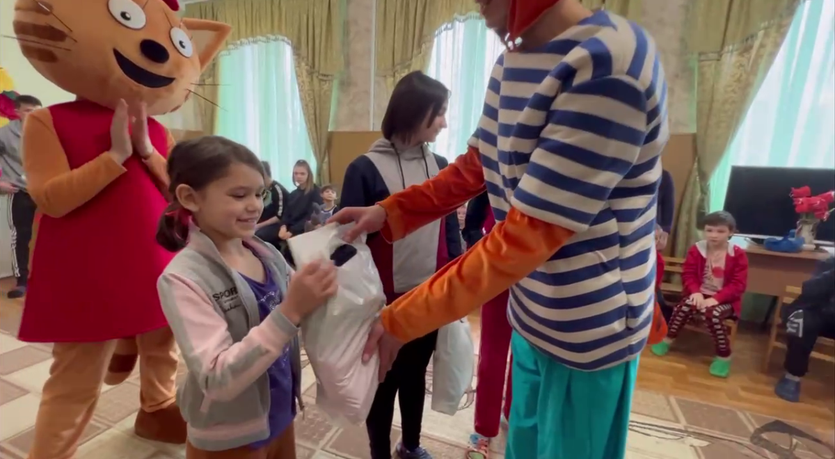 Поздравили деток сирот с днем именниника .1709819016