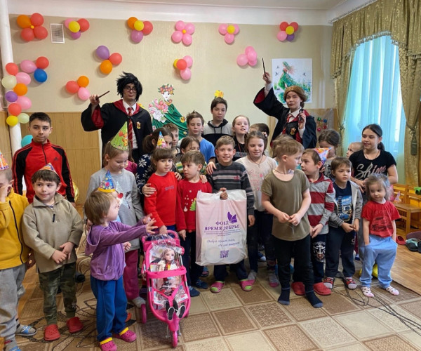 Традиционный день именинника прошел в Детском социальном приюте Донецка1711823237