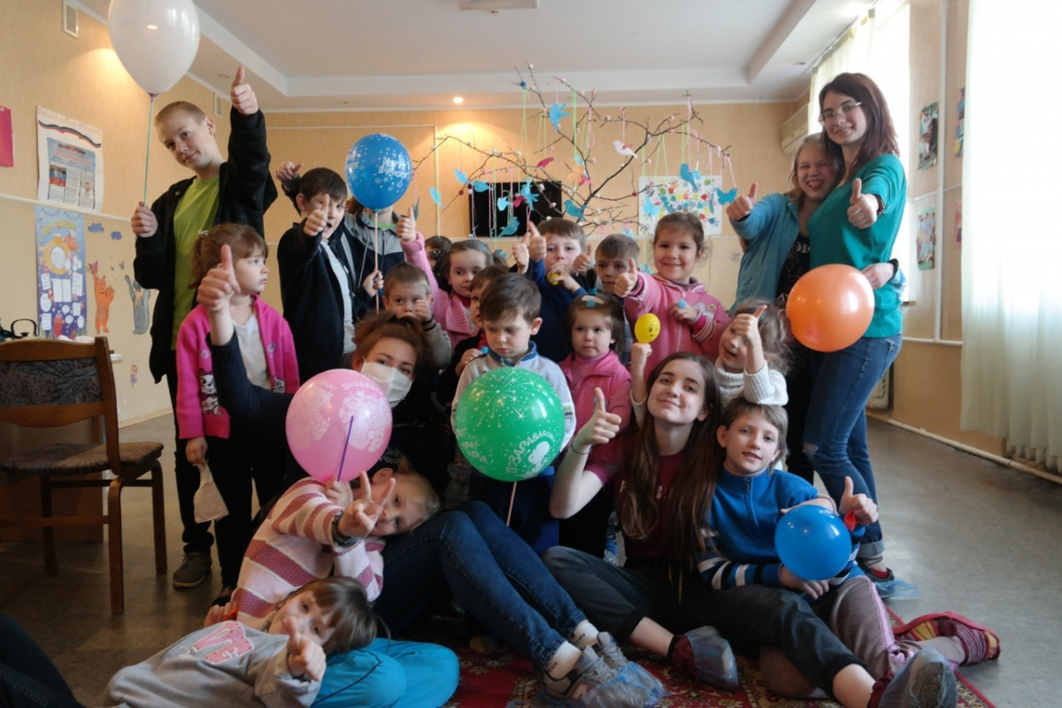 Детки с  Пролетарского социального приюта вместе с нашими волонтерами   совершили "путешествие" в мир мечты.1591644088