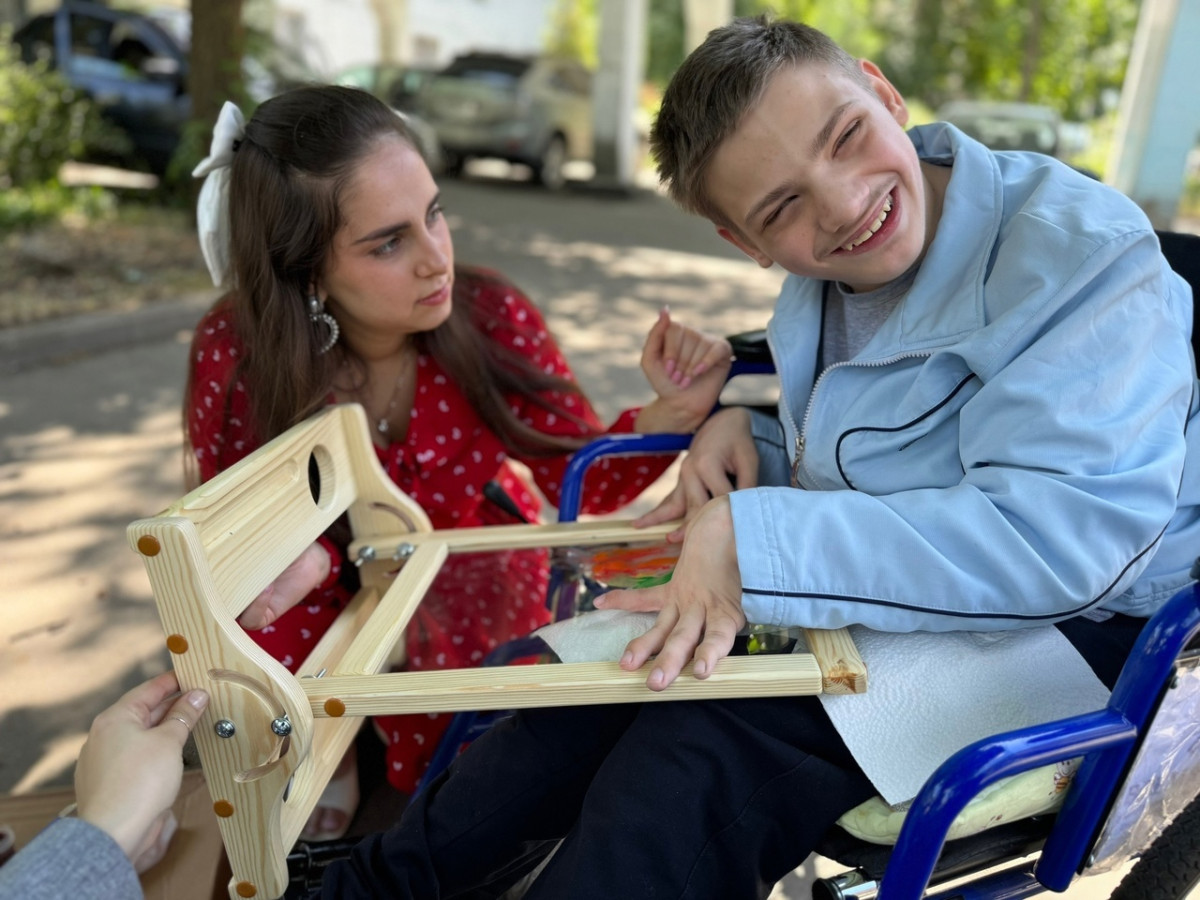 Арт-терапия для детей-сирот: как творчество побеждает боль1721223302