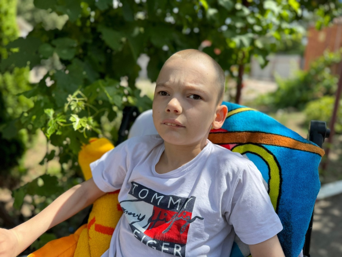 Детство в плену болезней: Демид мечтает быть, как другие дети1725969538