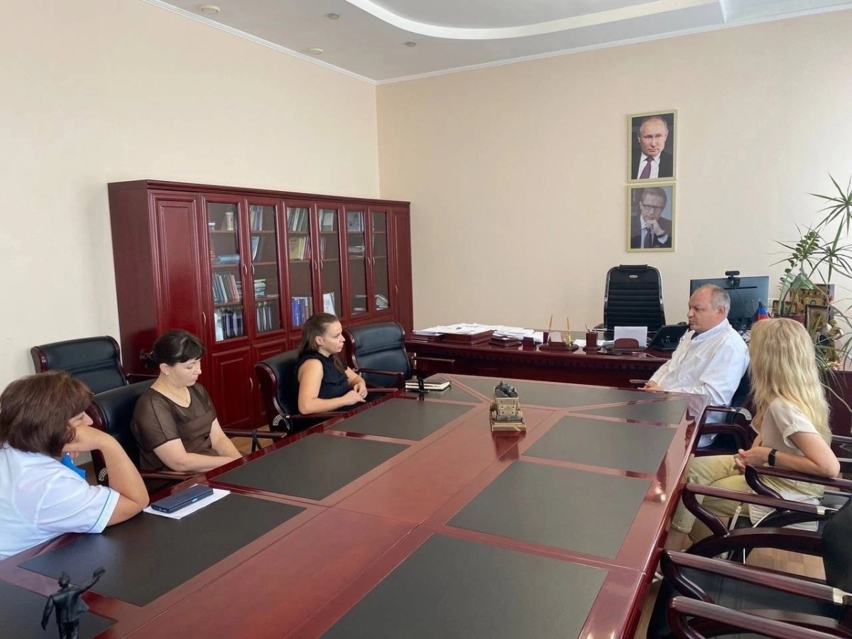 Директор фонда Мария Афанасенко провела рабочую встречу с руководством ФГБУ им. Гусака1726739322