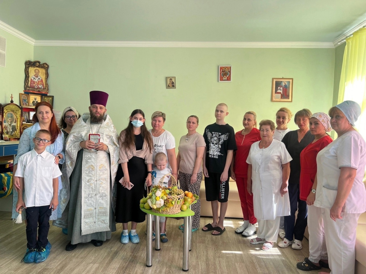 С верой в сердце: духовная поддержка тяжелобольных детей Донбасса1731323489