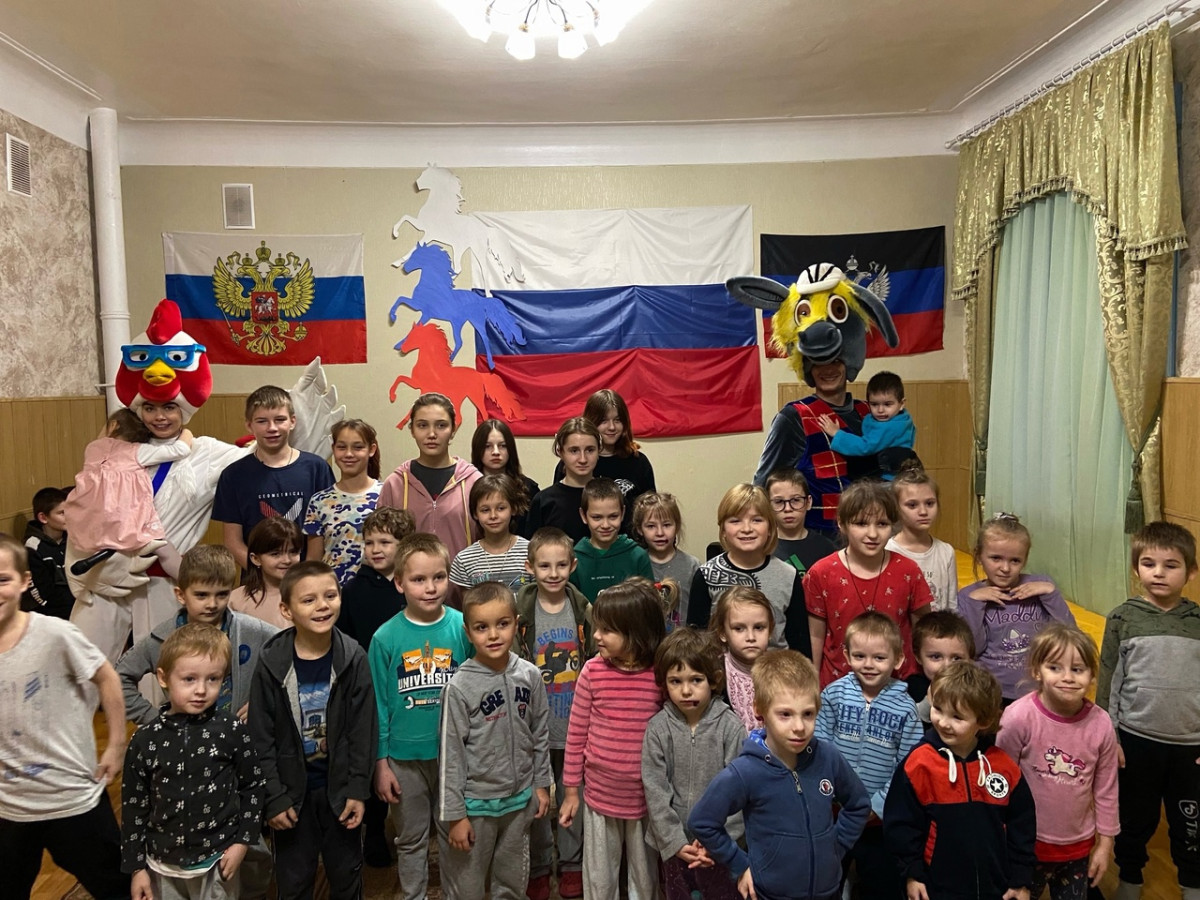 Светлые моменты детства: День именинника прошёл в Детском социальном центре1733325675