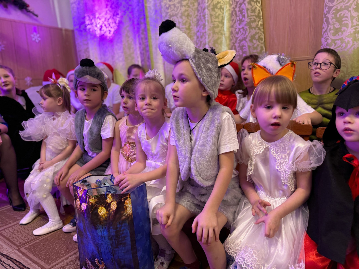 Новогодние мечты сирот Донбасса сбываются!1736395238