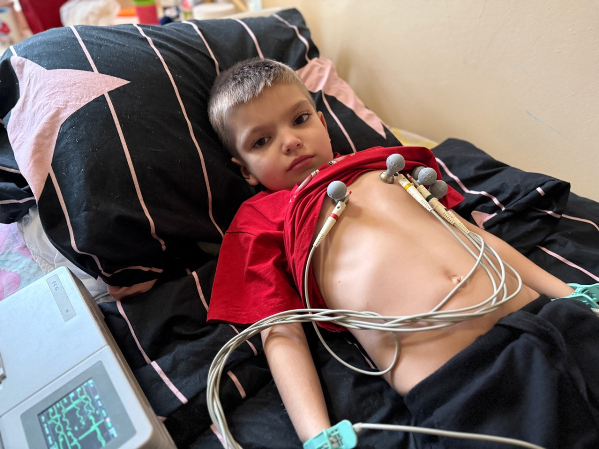 Для проведения операции на сердце необходима пересадка всех органов. Серёжа этого просто не переживёт1736859321