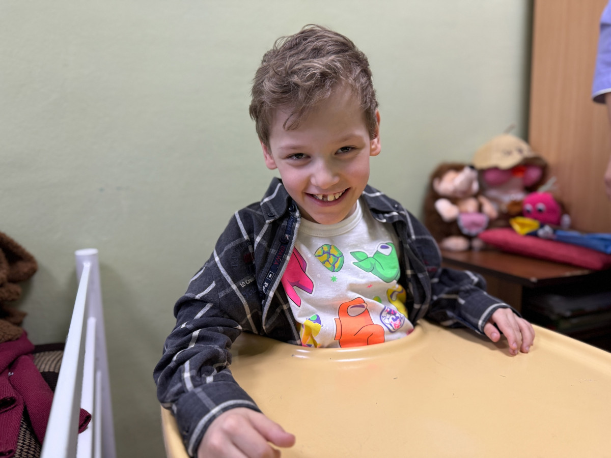 Сонечка не знает, что такое материнская любовь. Она сирота и инвалид1742816601