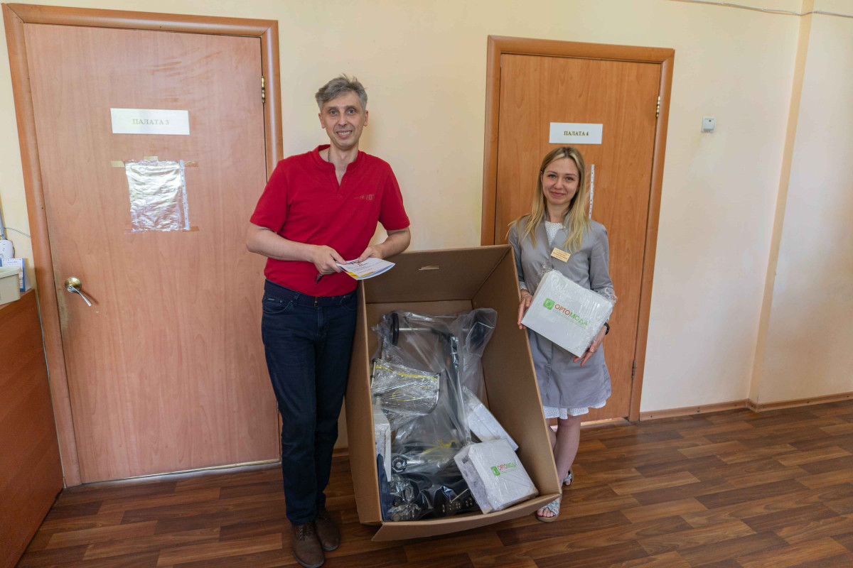 Наш фонд передал тренажер «ЭкзоБот в ДКЦ г. Макеевки1750167844