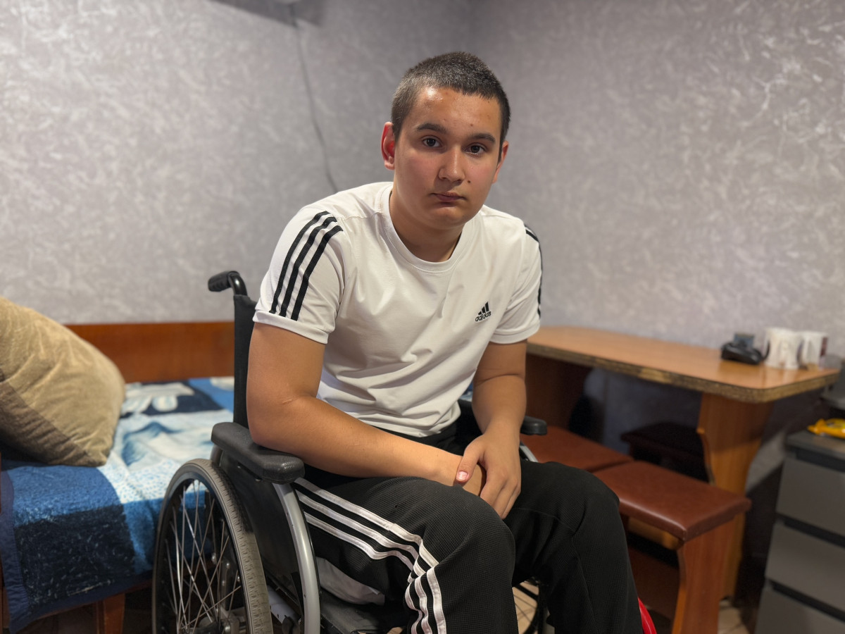 Виталик чудом выжил в аварии. Теперь ему нужно научиться ходить заново1752751860