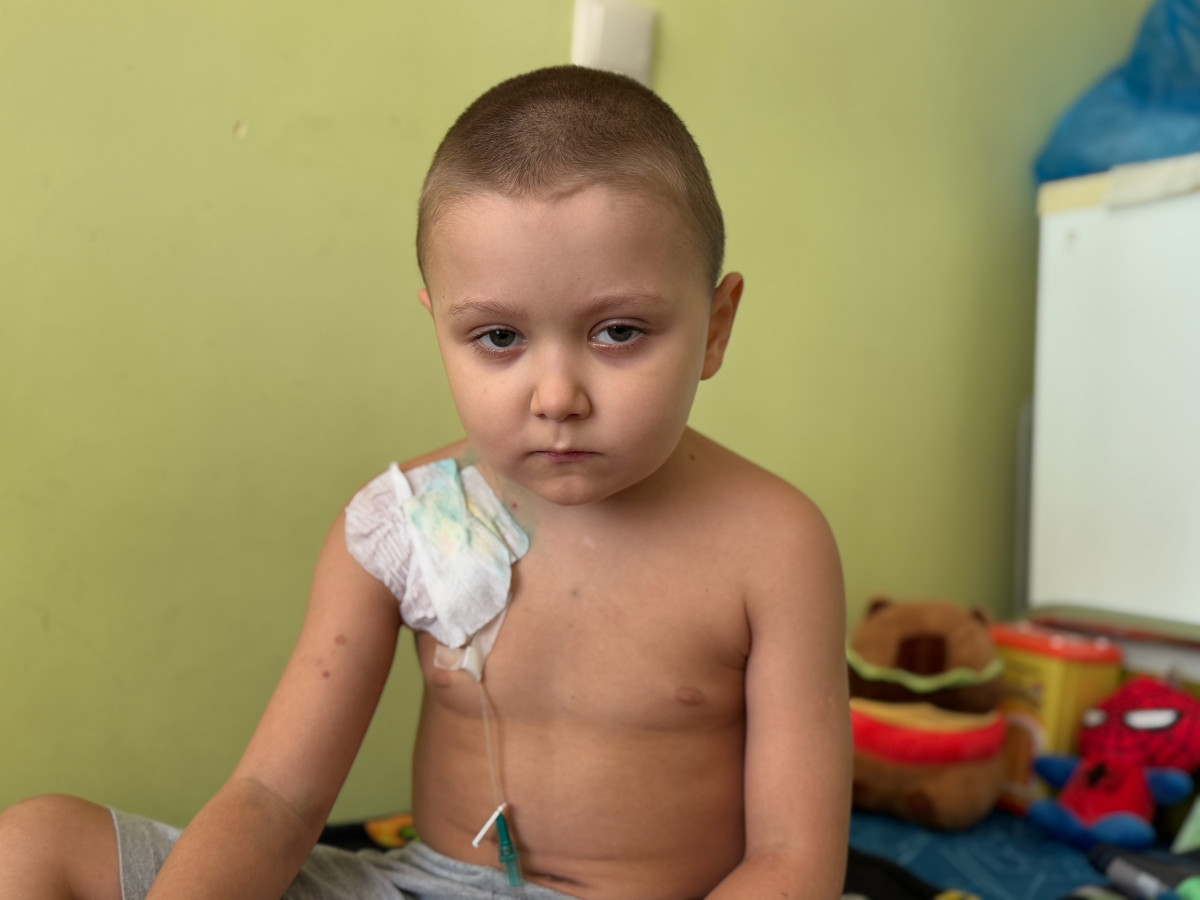 Марк уже не мог ходить, когда его привезли в онкоотделение из реанимации1755776295