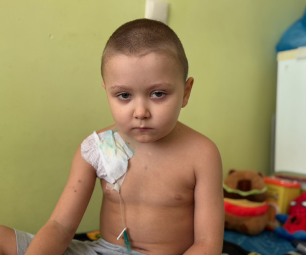 Марк уже не мог ходить, когда его привезли в онкоотделение из реанимации1755776295