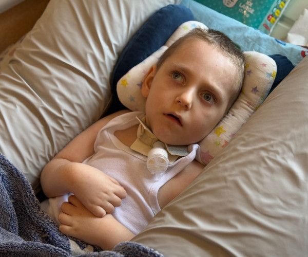 Страшная авария, кома и год в реанимации сделала двухлетнего Тихона тяжёлым инвалидом1757605492