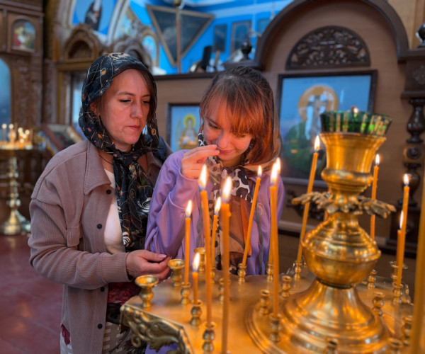 Донбасс Православный: Семьи тяжелобольных детей нашли утешение в храме Ремовки1757605790