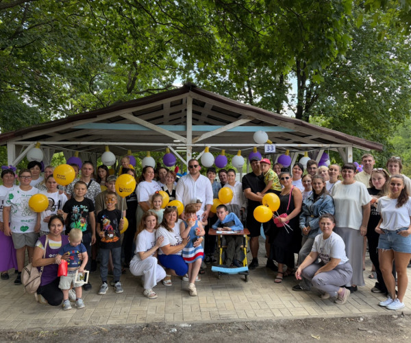 ВЕСТИ ДОНЕЦК: Команда благотворительного фонда «Время добрых» организовала семейный праздник1757605839