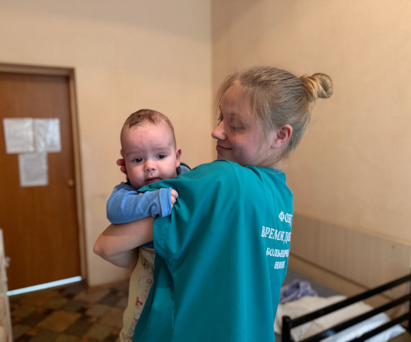 «Палата милосердия» — так называют место в больнице, где живут брошенные дети и отказники.1758279800