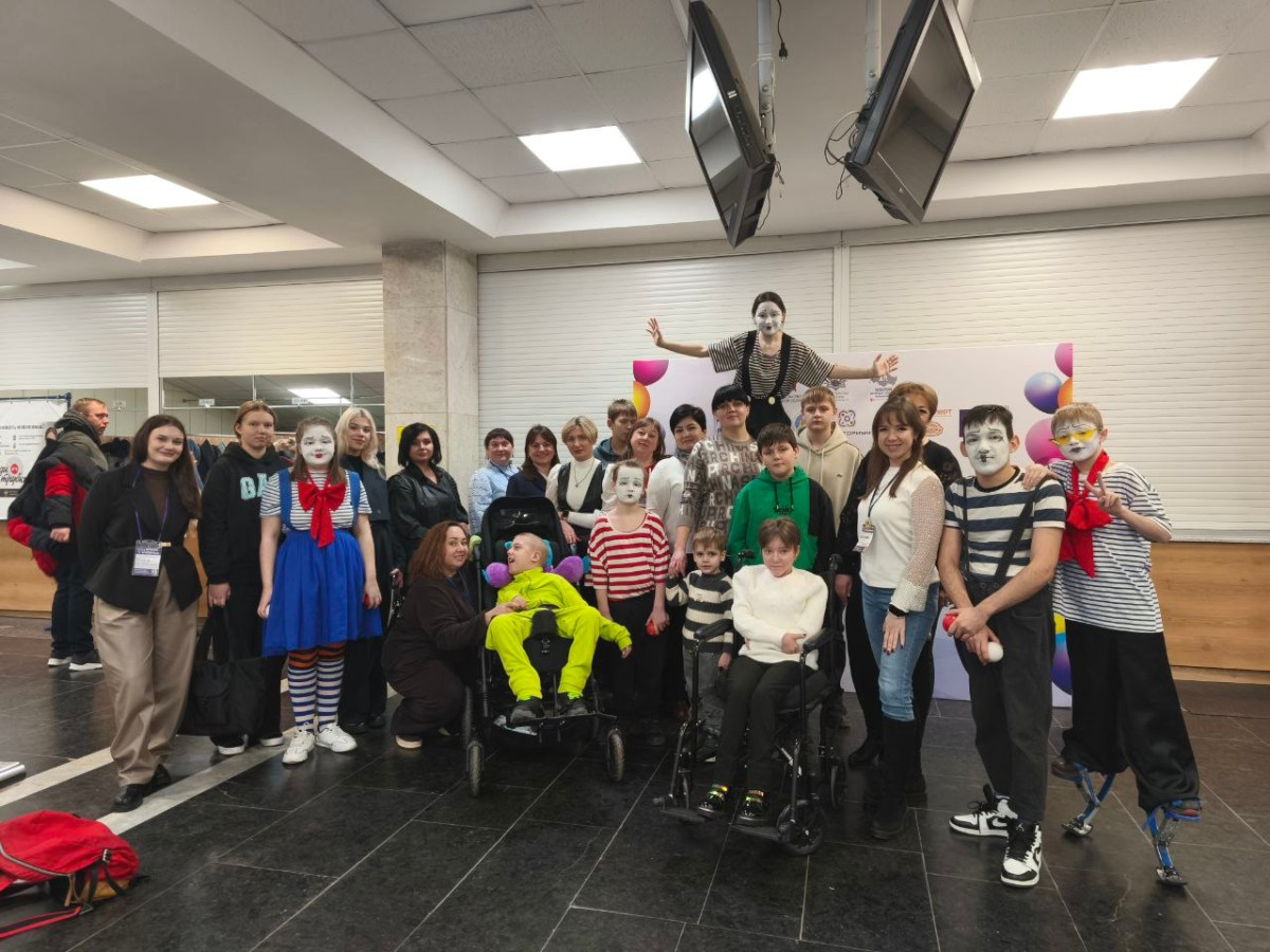 «Мне через сердце виден мир»: тяжелобольные дети Донбасса посетили фестиваль в Ростове1765446054