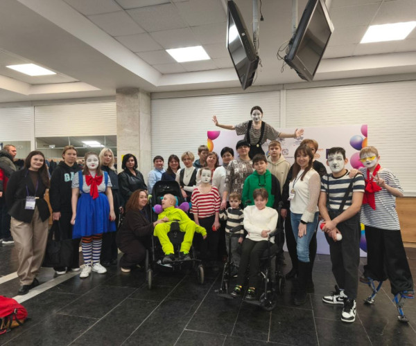 «Мне через сердце виден мир»: тяжелобольные дети Донбасса посетили фестиваль в Ростове1765446054