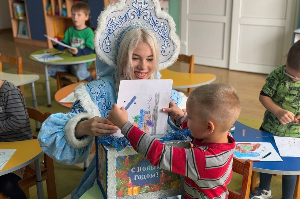 ДАН: «Время добрых» дарит шанс стать новогодним волшебником для детей Донбасса1766116601