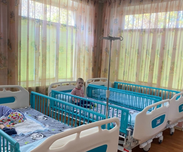 Продолжаем выстраивать «Маршрут спасения»: передали специальное оборудование для сирот с ОВЗ1766139276