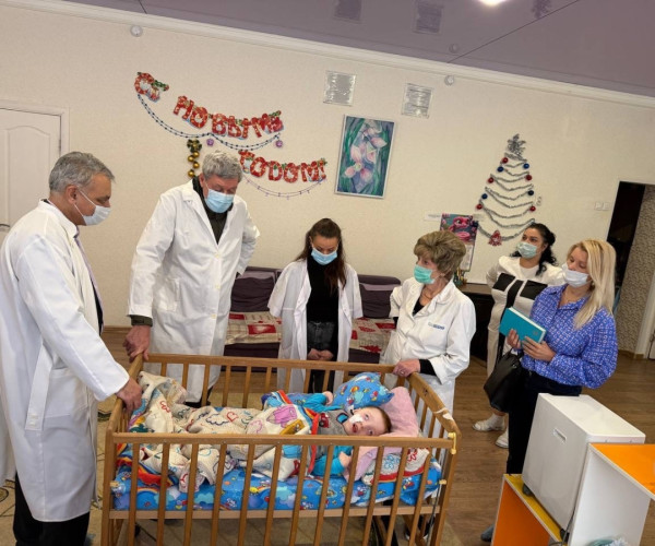 «Маршрут спасения» в работе: профессор Игорь Хворостов провел консультации для 17 тяжелобольных сирот1768271022