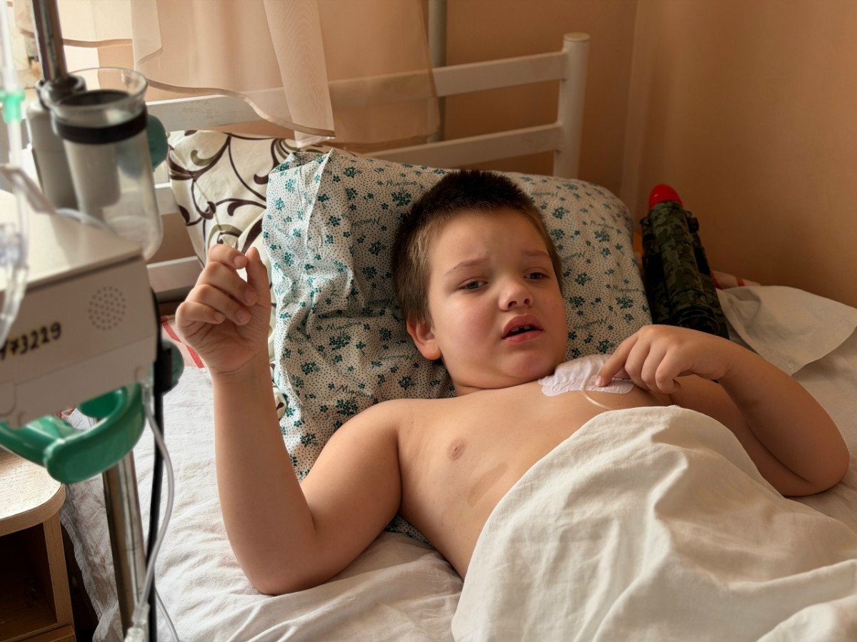 Из-за глиомы Артем стремительно слепнет. А после зрения опухоль может забрать и его жизнь1768469098