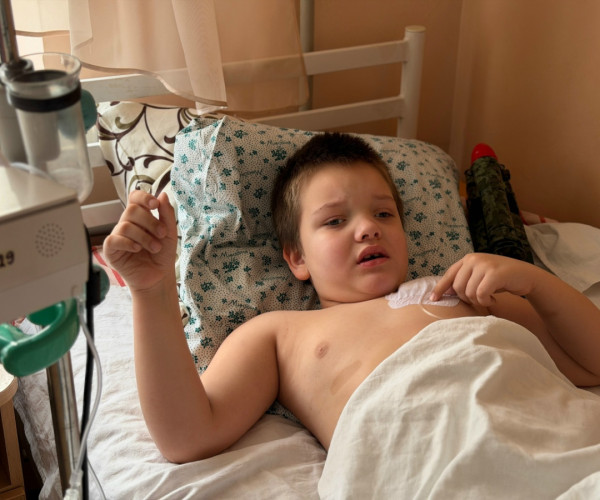 Из-за глиомы Артем стремительно слепнет. А после зрения опухоль может забрать и его жизнь1768469098