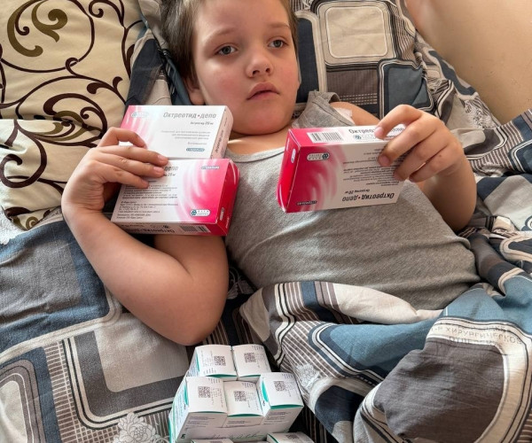 В больничной палате разворачивается главная битва в жизни Артема. Таргетная терапия началась!1769703311