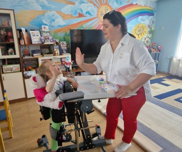 Вертикализация как шаг к жизни: комплексная помощь паллиативным сиротам в рамках проекта «Маршрут спасения»1770775116