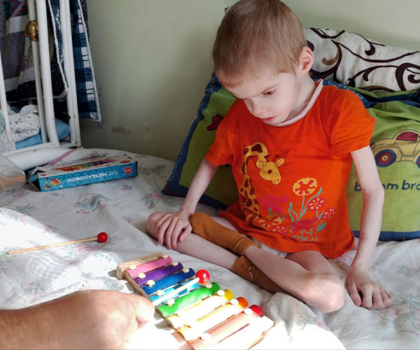 Арт-терапия в больнице: как мы поддерживаем детей-сирот1770812778