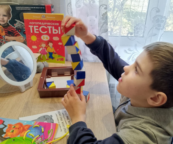 «Очень заметен прогресс. Саша отзывается на просьбы, удерживает внимание. Усидчивость намного лучше!»1770901071