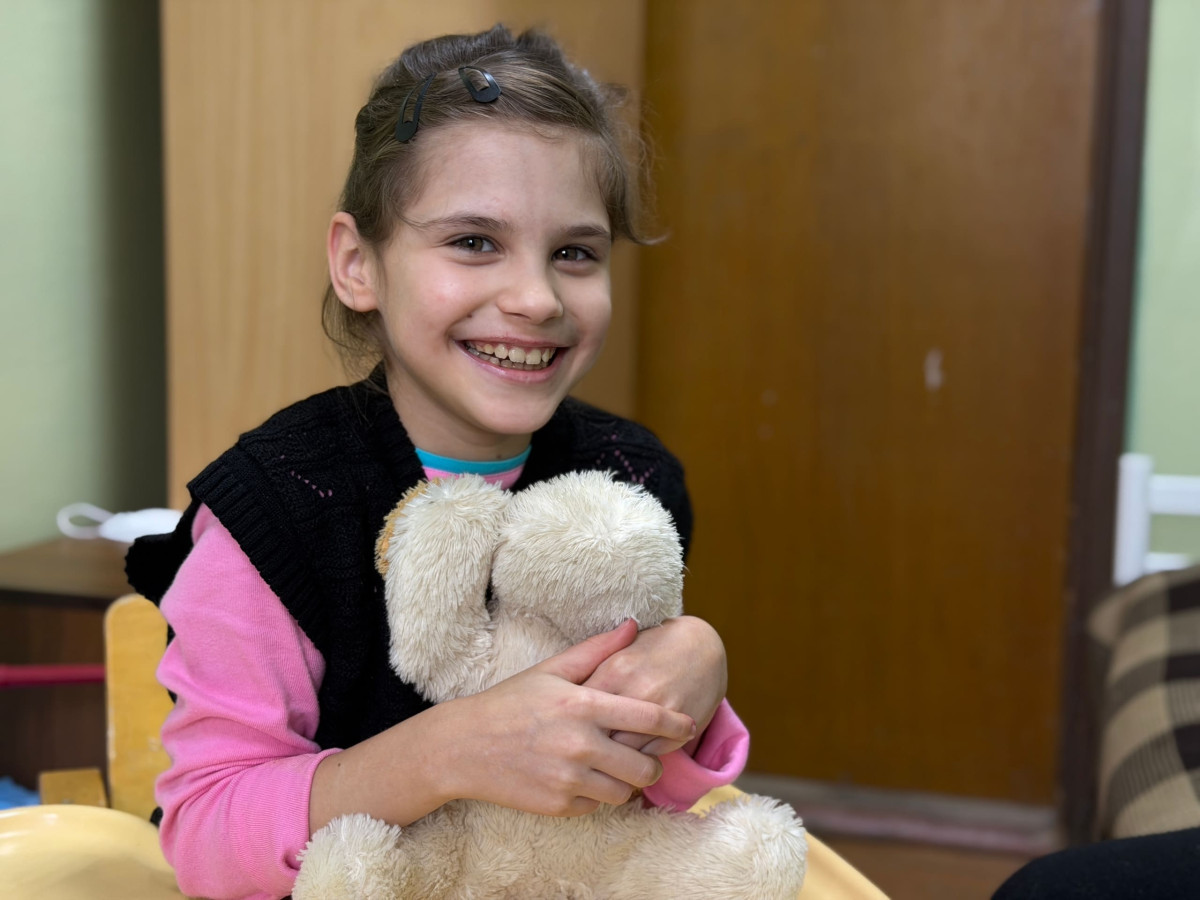 Операция на ножках — единственный шанс для тяжелобольной сироты научится ходить1771583542