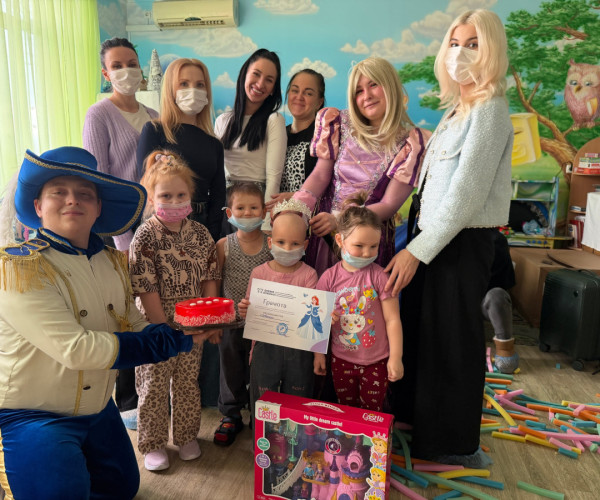 Анечка Тупилко едет домой с грамотой победителя лейкоза!1772688358