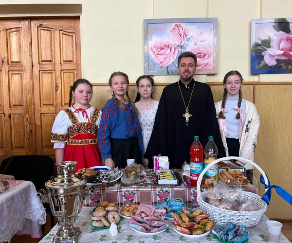 В донецкой школе №14 прошла благотворительная ярмарка1776697893