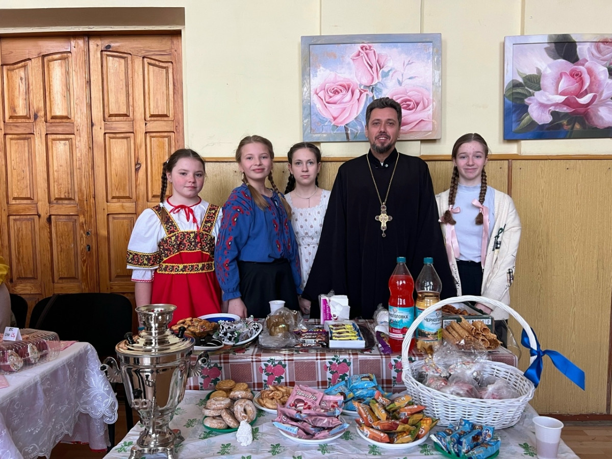 В донецкой школе №14 прошла благотворительная ярмарка1776697893