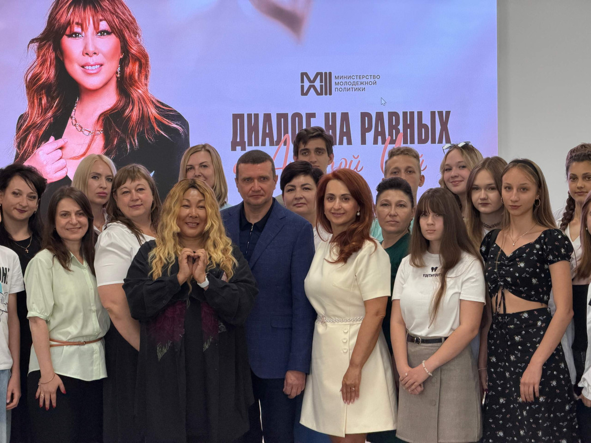 Разговор о самом главном: Анита Цой встретилась с донецкой молодёжью и коллективом нашего фонда1783078709