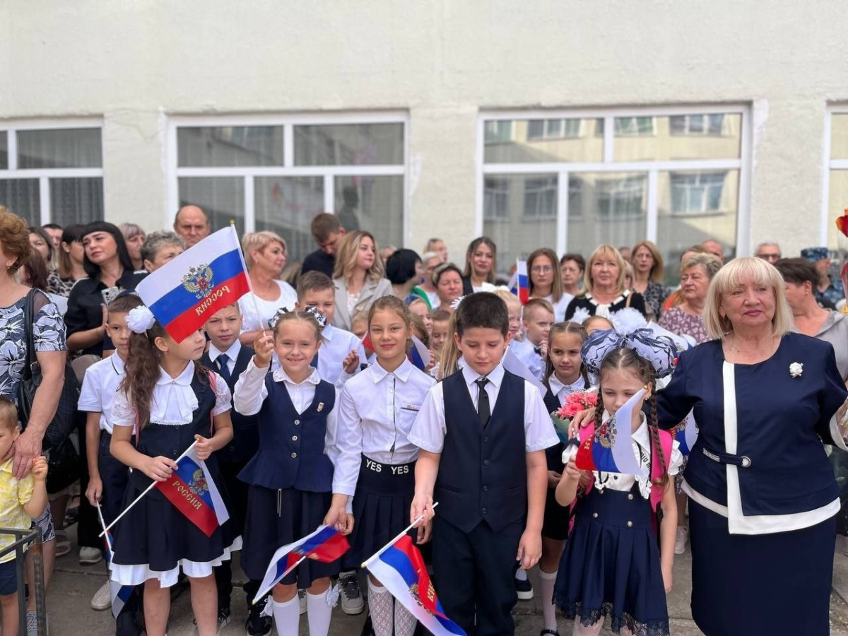 Обучающиеся 2-Б класса ГБОУ ЛНР "ЛСШ №55 имени К.К. Рокоссовского" рисоединились к Всероссийской благотворительной акции «Дети вместо цветов»1785772530
