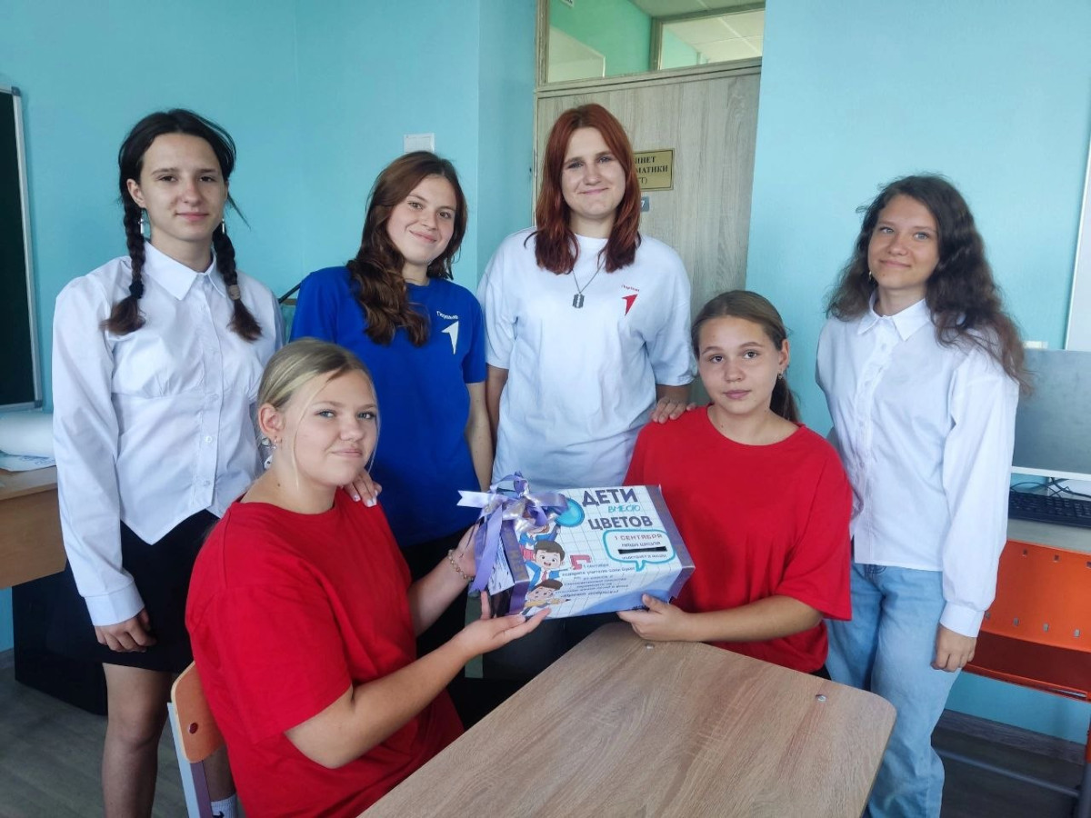 Обучающиеся ГБОУ "Волновахская школа N2 Волновахского м.о." приняли участие в акции "Дети вместо цветов"1785772685