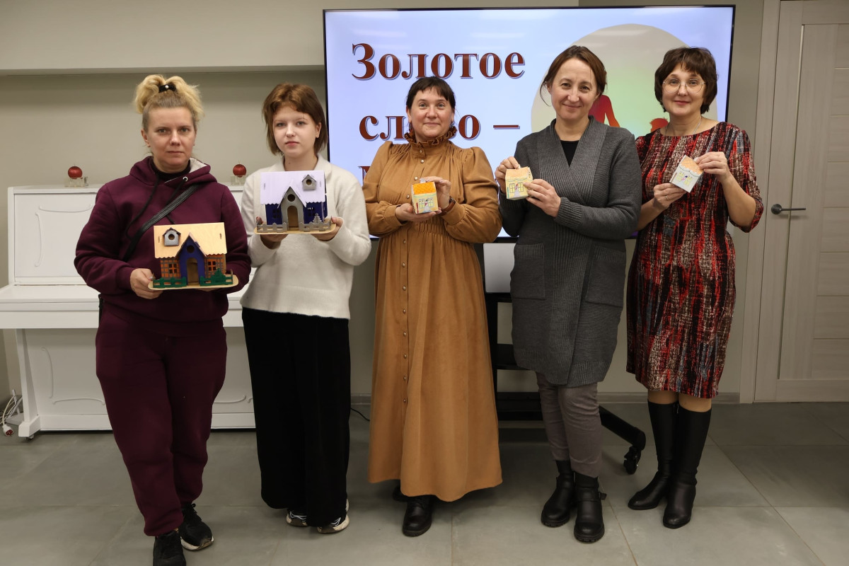 Золотое слово «МАМА» объединило творчество и семейные ценности1788163037