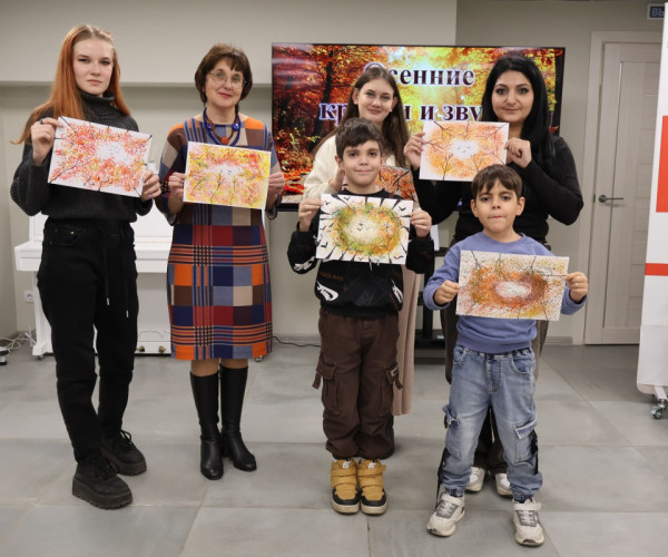 «Светлый компас» ведёт к искусству: поэтический час и арт-терапия для семей с детьми с ОВЗ»1788163324