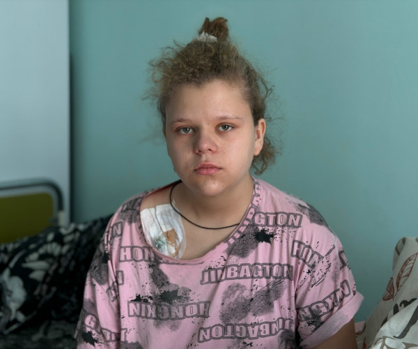 Рак и бесконечные обстрелы — так страшно проходит  детство 16 -летней Вари1788780353