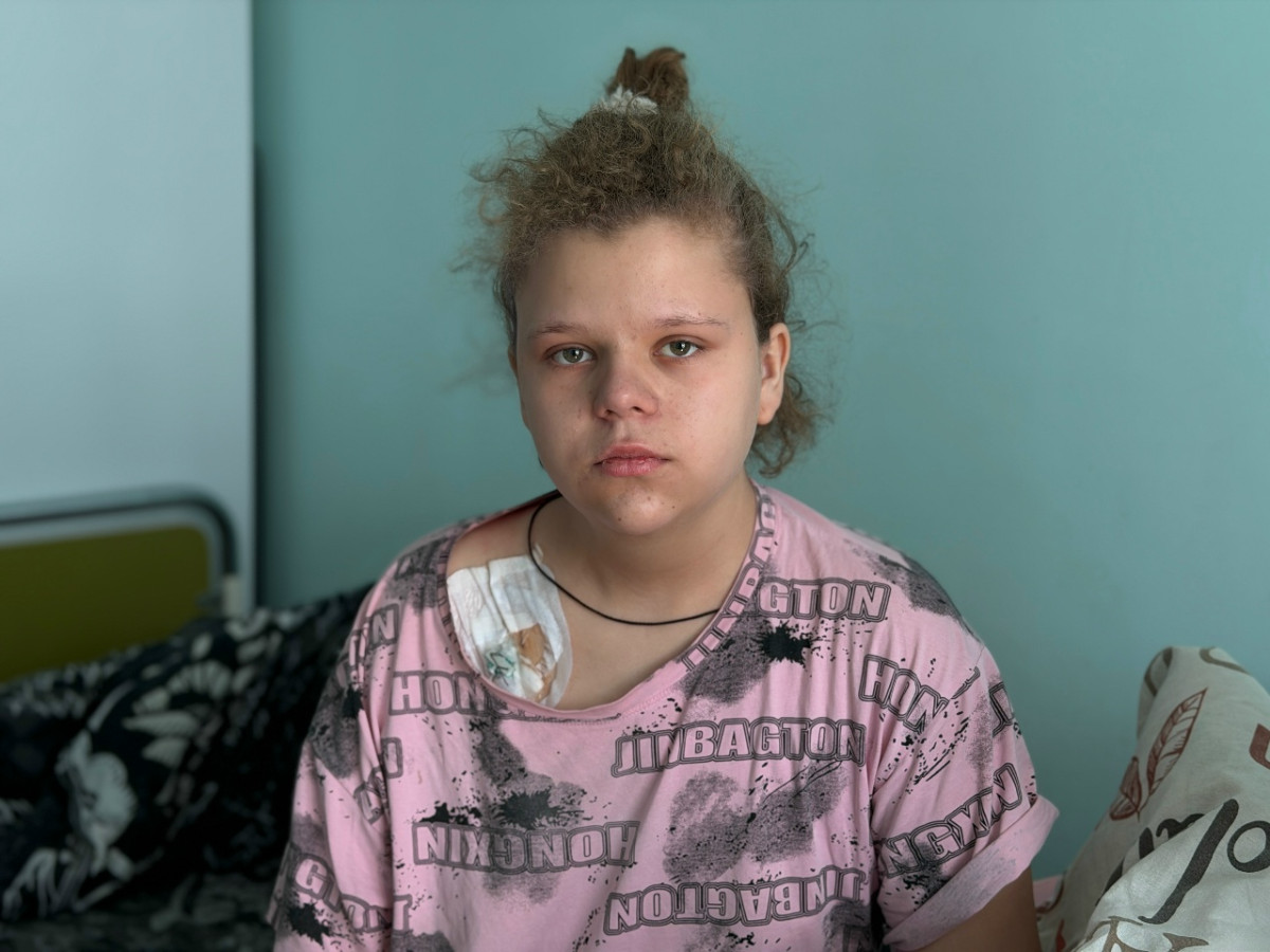 Рак и бесконечные обстрелы — так страшно проходит  детство 16 -летней Вари1788780353