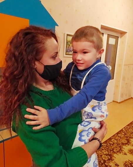 РУКОВОДИТЕЛЬ ФОНДА МАРИЯ АФАНАСЕНКО ПОСЕТИЛА ПАЛАТУ ИНВАЛИДОВ ,ДОМА РЕБЕНКА МАЛЮТКА ,г.ДОНЕЦК1613311763