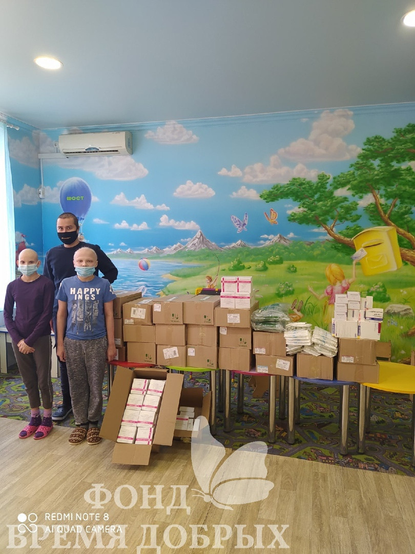 фото детей с коробками  и лекарством в больнице1614329840