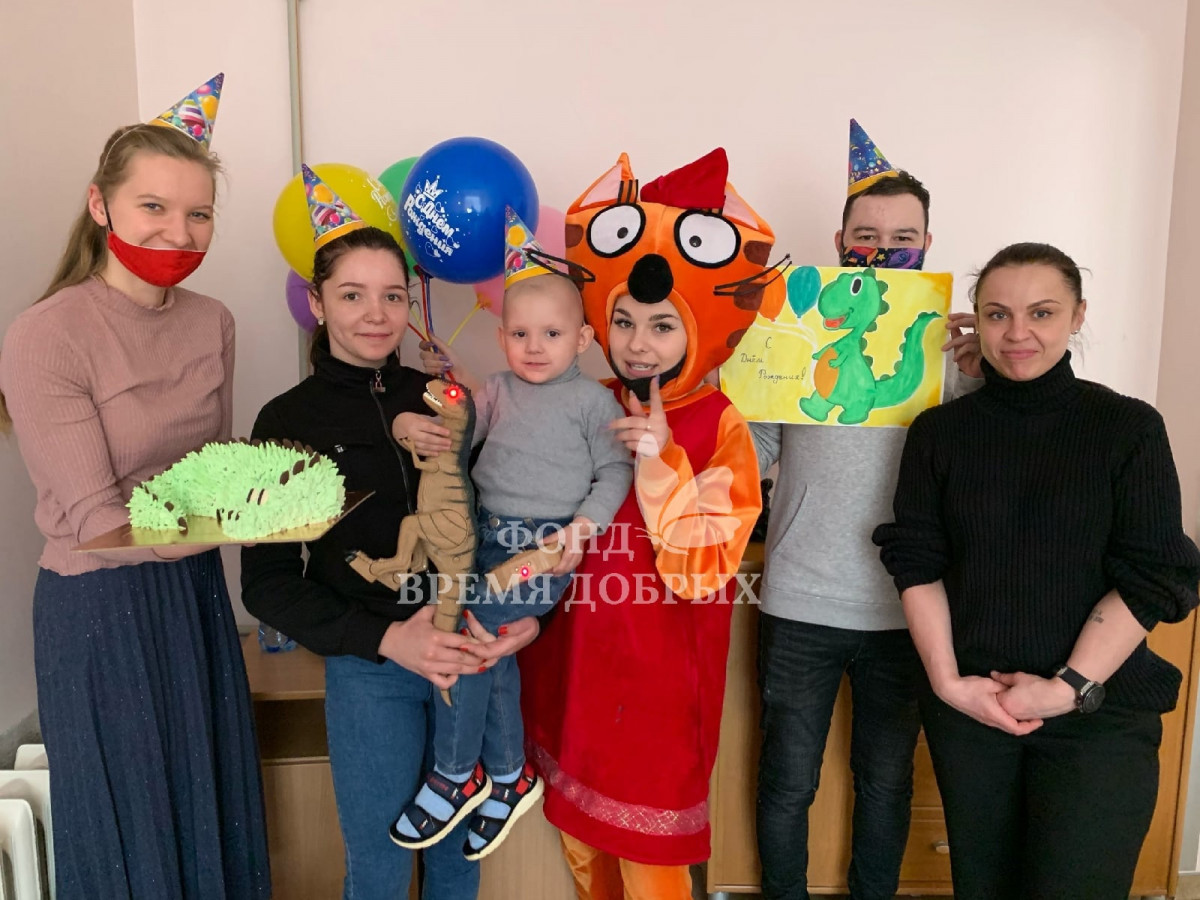 фото с аниматорами со днярождения онкобольного ребенка1618309066