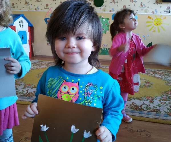 Volunteers of our team regularly hold entertaining classes for orphans1622889434